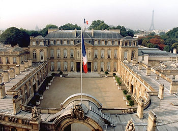 Crisi Francia: Opportunità Strategiche per Imprese Italiane.